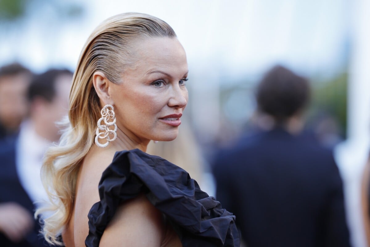 Penteado de Pamela Anderson deixa modelo irreconhecível em Cannes. Fotos! -  Purepeople