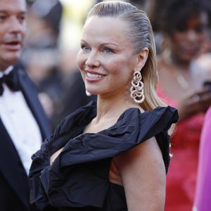 Pamela Anderson estampou a capa da última edição da 'Playboy' americana com fotos de nudez, em 2015