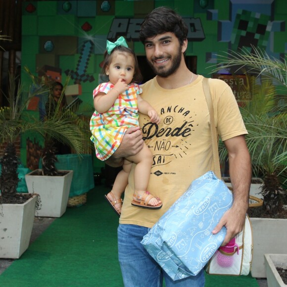 Hugo Moura se surpreendeu com boneca inspirada na filha, Maria Flor