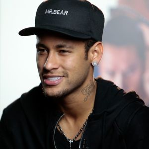 Neymar trocou mensagem com a modelo Kariny Rodrigues através do Instagram, no último domingo, 21 de maio de 2017. Veja abaixo!