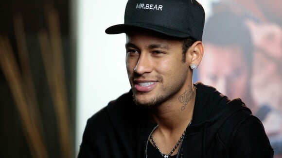 Neymar troca mensagem com modelo Kariny Rodrigues e faz elogio: 'Gata'