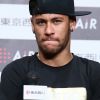 Neymar mandou um emoji mostrando a língua para a modelo Kariny Rodrigues