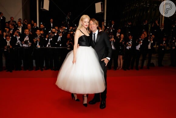 Nicole Kidman atravessou o red carpet do Festival de Cannes 2017 ao lado do marido, Keith Urban, com quem está casada desde 2006