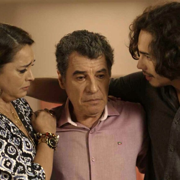 Gilda (Suzy Rêgo) perdoa Haroldo (Paulo Betti) e diz que eles precisam ficar juntos para apoiar Nicolau (Danilo Mesquita), na novela 'Rock Story'