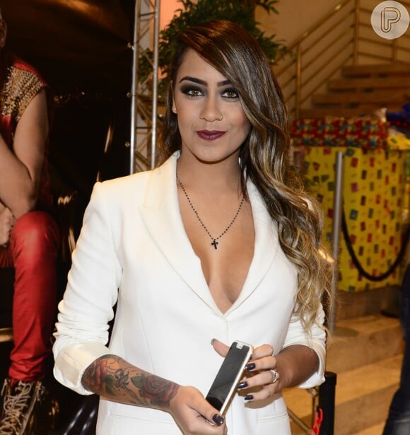 Rafaella Santos publicou o print de uma conversa no qual Neymar a elogia: 'Tá gata'