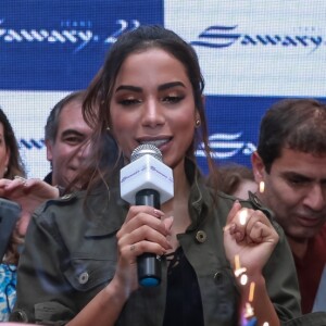 Anitta esteve em evento de grife de jeans na noite desta segunda-feira, 22 de maio de 2017