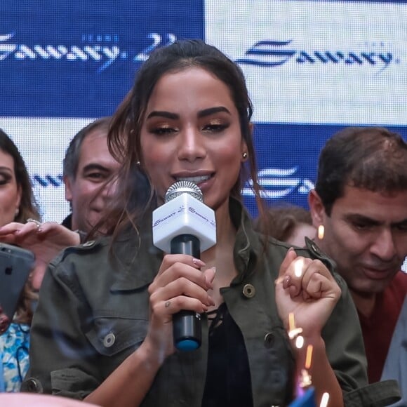 Anitta esteve em evento de grife de jeans na noite desta segunda-feira, 22 de maio de 2017