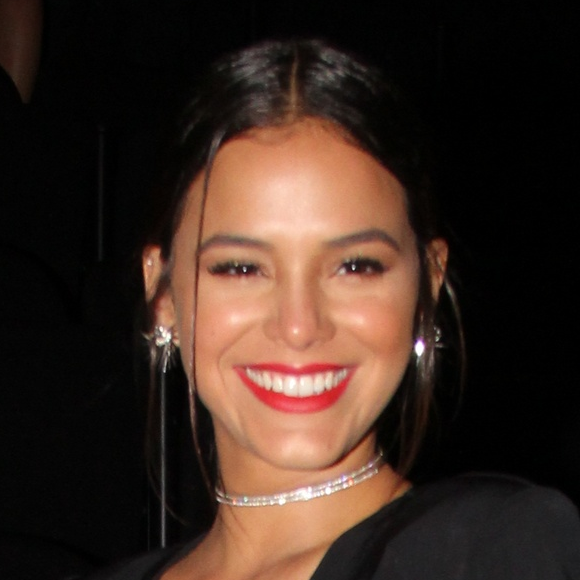 Bruna Marquezine vai interpretar uma princesa e vilã na novela medieval 'Deus Salve o Rei', com estreia prevista para janeiro de 2018 na faixa das sete
