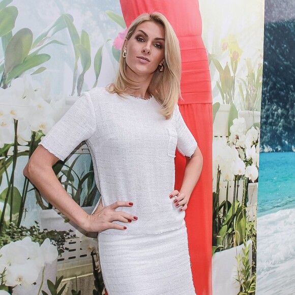 Ana Hickmann mostrou pela primeira vez seu closet: 'Nem revista, nem programa de televisão, só a minha família é quem vem nesse lugar'