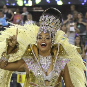 Juliana Alves contou que ao desfilar no carnaval já desconfiava da gravidez