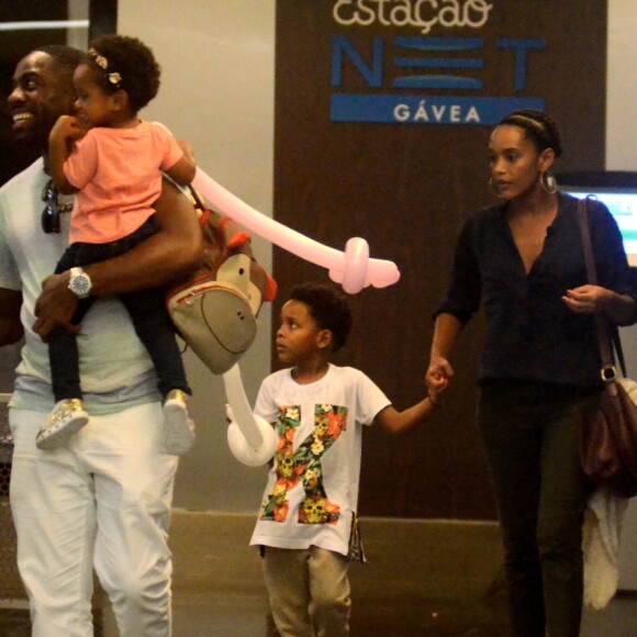 Lázaro Ramos disse ser um pai chato em relação aos seus filhos com a mulher, Taís Araújo, João Vicente, de 5 anos, e Maria Antônia, de 2