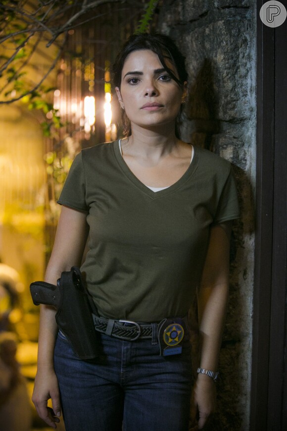 Antônia, personagem de Vanessa Giácomo, é policial e fica encarregada de investigar o roubo de 40 milhões de reais na novela 'Pega Pega'