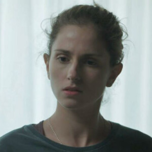Ivana (Carol Duarte) será criticada por Simone (Juliana Paiva) após usar blusa de Ruy (Fiuk) em 'A Força do Querer'