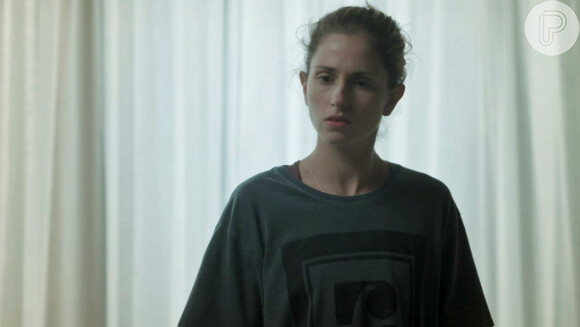 Ivana (Carol Duarte) será criticada por Simone (Juliana Paiva) após usar blusa de Ruy (Fiuk) em 'A Força do Querer'