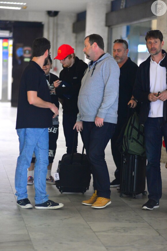 Ed Sheeran desembarcou no Rio, onde apresentará sua turnê