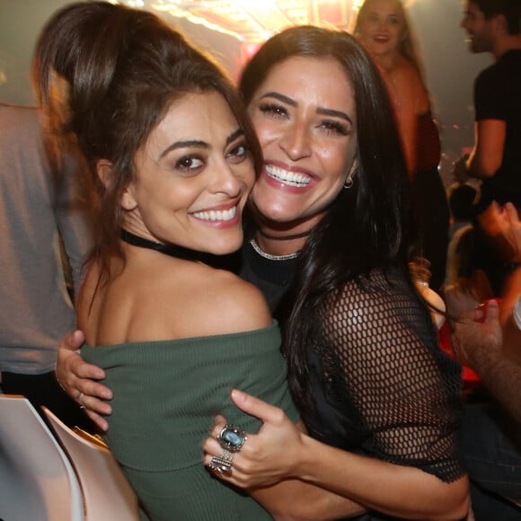 Juliana Paes abraçou Maria Joana no show de Ed Sheeran