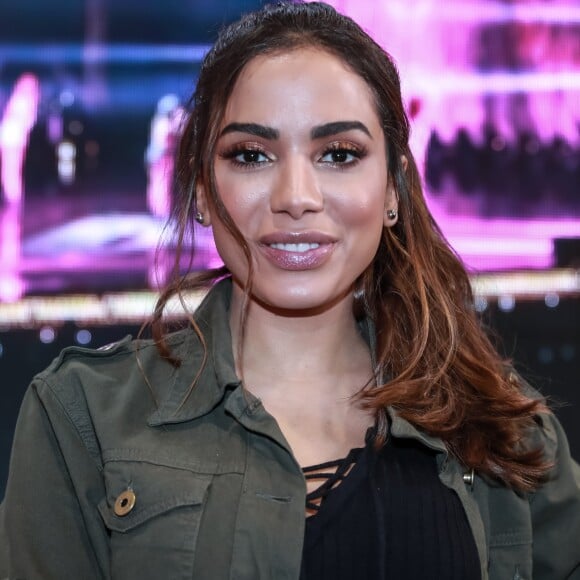 Anitta disse que fica incomodada com as críticas sobre suas cirurgias plásticas