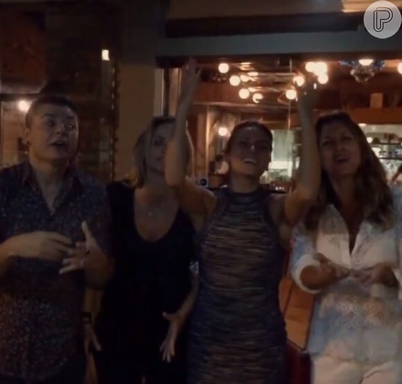 Giovanna Antonelli festeja aniversário de 38 anos com amigos no Rio de Janeiro