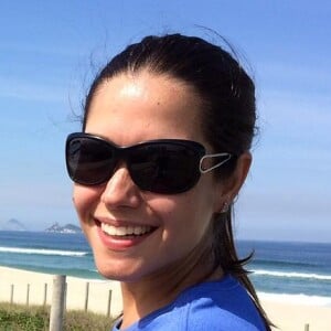 Thais Fersoza compartilhou foto na qual aparece antes da gravidez de Melinda: 'Juro que quase não lembro como era'