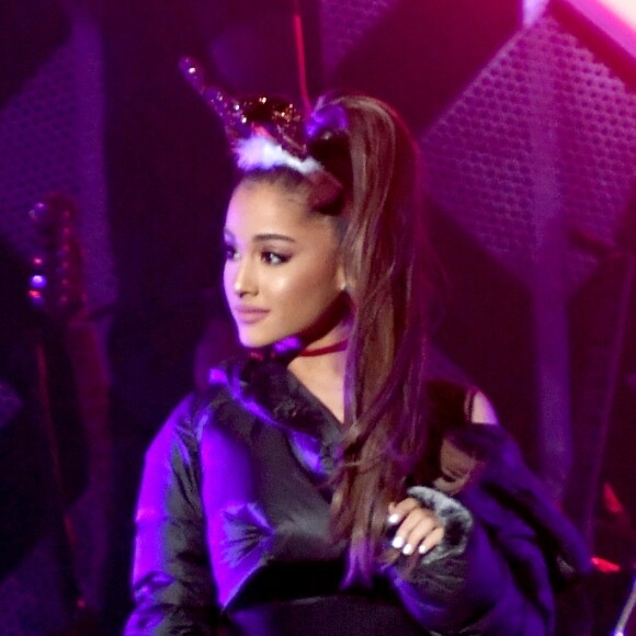 Ariana Grande quer fazer show para arrecadar fundos para as vítimas do ataque terrorista e suas famílias