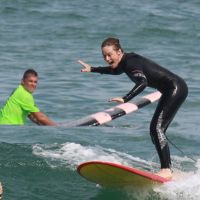 Mariana Ximenes se diverte em aulas de surfe no Rio de Janeiro. Veja fotos!