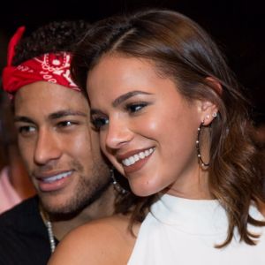 Bruna Marquezine e Neymar trocaram mensagens carinhosas neste domingo, 28 de maio de 2017