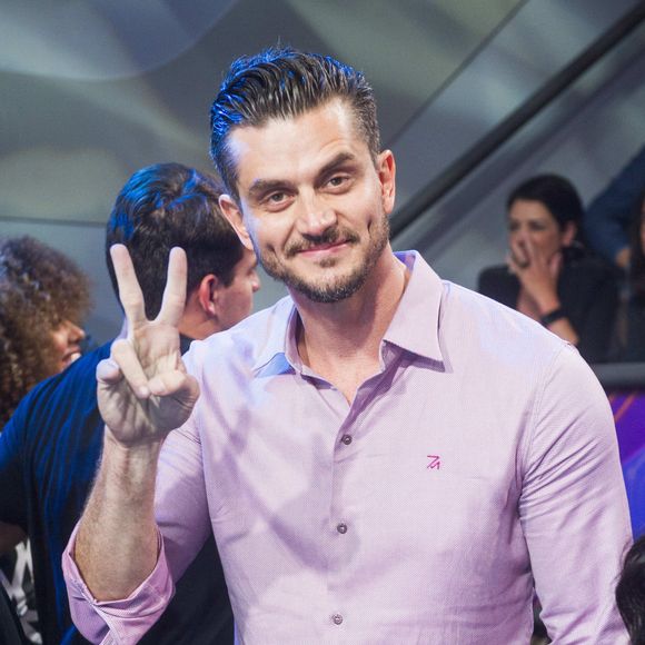 Os fãs que torciam pela reconciliação do ex-BBB Marcos e Emilly ficaram abalados com o beijo do médico