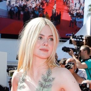 Elle Fanning de Gucci na 70ª edição do Festival de Cannes, realizado no Sul da França