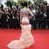 A modelo angolana Maria Borges usou longo com cauda de plumas na 70ª edição do Festival de Cannes, realizado no Sul da França
