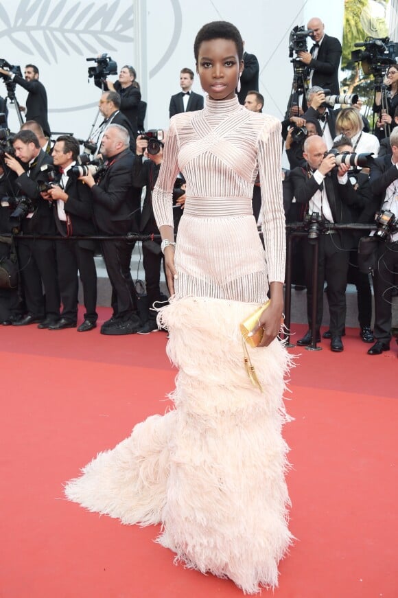 Maria Borges vestiu Balmain na 70ª edição do Festival de Cannes, realizado no Sul da França
