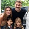 Cauã Reymond e a namorada, Mariana Goldfarb, posaram com a filha do ator, Sofia, de 5 anos