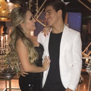 Ao falar com o Purepeople, Thomaz Costa evitou falar sobre namoro com Larissa Manoela: 'Estamos nos reconectando e aproveitando o momento