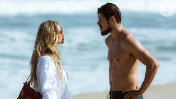 Monique (Letícia Spiller) e Chico (José Loreto) se encontram na praia no capítulo da supersérie 'Os Dias Eram Assim' que vai ao ar dia 5 de junho de 2017