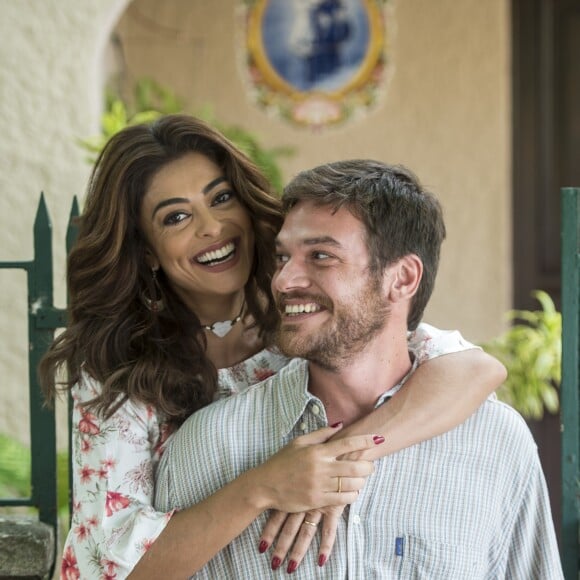 Bibi (Juliana Paes) será presenteada com um show do cantor em seu aniversário pelo marido, Rubinho (Emilio Dantas)