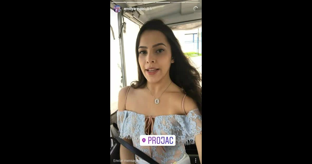 Ex BBB Emilly pede de presente de aniversário em vídeo carrinho do Projac Purepeople