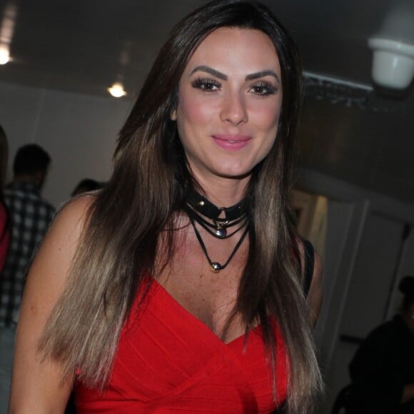 'É nosso sonho ter o padre abençoando nossa união', disse Nicole Bahls