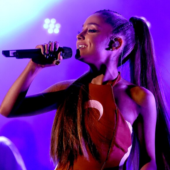 20 pessoas morreram no atentado após o show de Ariana Grande