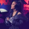 Ariana Grande se disse 'despedaçada' após o atentado terrorista em seu show