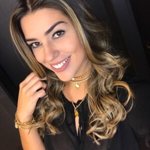 A ex-BBB Vivian disse que não deve falar sobre o 'BBB17' no canal