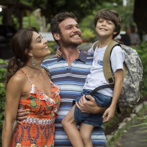 'Vai ser uma faca de dois gumes: ele fica com uma certa preocupação, mas também certo orgulho, porque ela continua junto ali', contou Emílio Dantas sobre o casal Bibi (Juliana Paes) e Rubinho