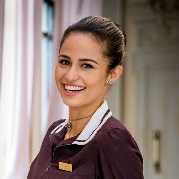 Nanda Costa é Sandra Helena, na novela 'Pega Pega'