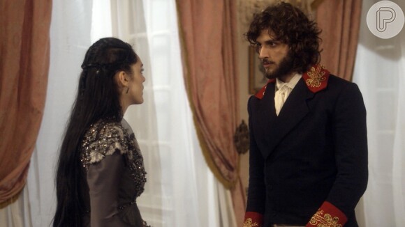 Joaquim (Chay Suede) alerta Anna (Isabelle Drummond) sobre suas descobertas sobre Thomas (Gabriel Braga Nunes), na novela 'Novo Mundo'