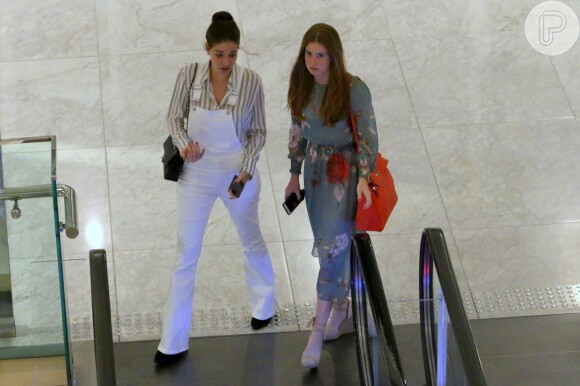 Marina Ruy Barbosa e Luma Costa passeiam juntas em shopping no Rio de Janeiro