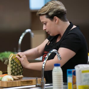 Caroline dava risadas após a avaliação dos chefs e causou 'climão' no 'MasterChef'