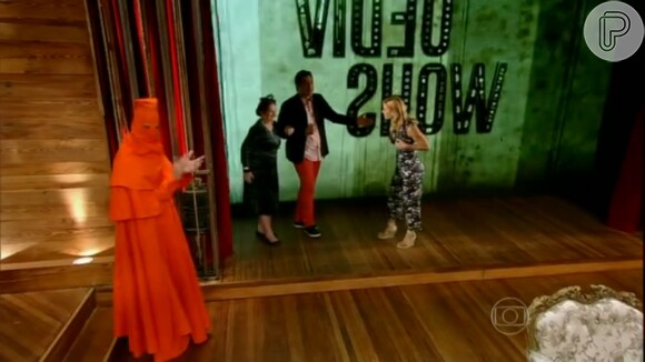 Carolina Dieckmann recebe a avó, Dona Marli, no 'Vídeo Show'