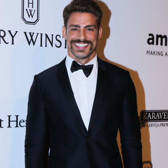 'Levei para a análise', contou Cauã Reymond sobre ser pão duro