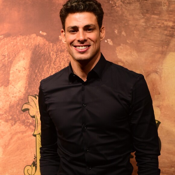 Cauã Reymond ainda disse que não tem problema de falar da sua vida com a imprensa