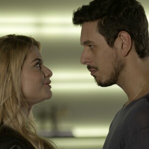 Diana (Aline Moraes) encontrará provas contra Lázaro (João Vicente de Castro) e ajudará a tirar Gui (Vladimir Brichta) da prisão em 'Rock Story'