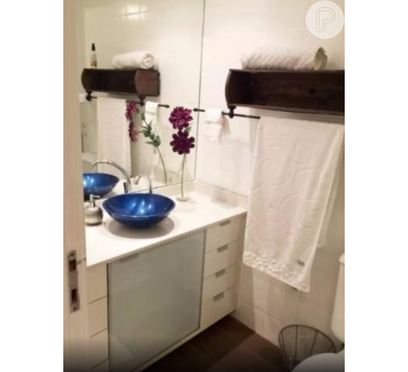 Apartamento alugado pela ex-BBB Emily Araújo tem dois banheiros