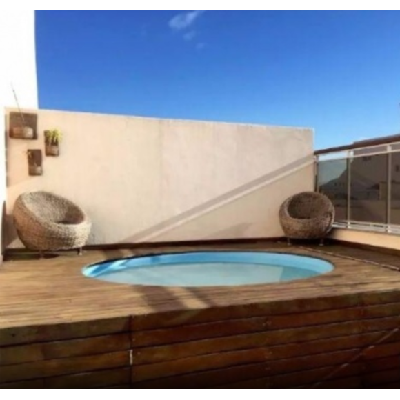 O apartamento alugado pela ex-BBB Emily Araújo também conta com uma piscina